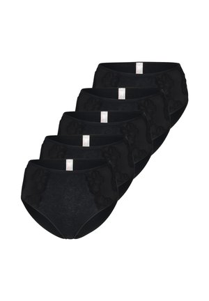 Cinque slip da donna neri a vita alta con dettagli in pizzo floreale, impilati diagonalmente su uno sfondo bianco.