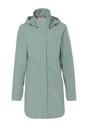 Veste imperméable vert clair avec un col haut, une capuche, des manches longues et une fermeture éclair à l'avant. Dispose de poches latérales et d'un design minimaliste.