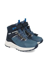 Las botas de senderismo azules presentan una combinación de materiales sintéticos en tonos azul oscuro y claro, cierre con cordones, cuello acolchado y suela texturizada.
