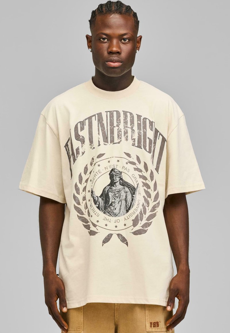 Beige oversized T-skjorte med grafisk trykk av en statue og laurbærkrans, laget av bomull med korte ermer og rund hals.