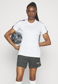 Nike Performance TOP BRANDED - Spordi T-särk - white/black/bright crimson