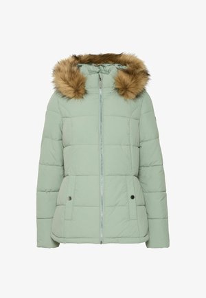 Vihreä puffatakki, jossa on irrotettava ruskea keinoturkishuppu. Takissa on keskimmäinen vetoketju ja kaksi sivutaskua, joissa on nepparit.