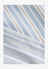 Unselected, grey blue