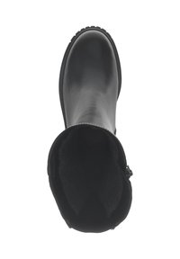 Bota de cuero negro con punta redonda y forro de fleece interior, vista desde arriba sobre un fondo blanco.