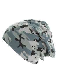 Camo-mønstret lue i nyanser av grått, blått og svart, laget av myk og elastisk stoff, med en løs design.