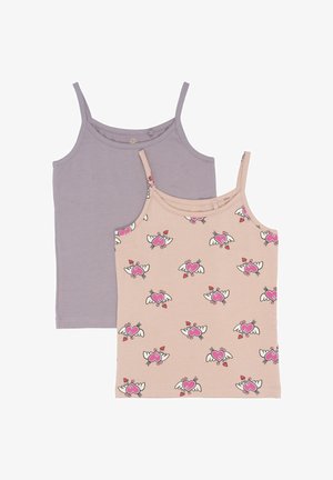 Due t-shirt: una lavanda e una beige con un motivo di cuori alati rosa e frecce. Entrambi presentano spalline sottili e un tessuto in cotone morbido.