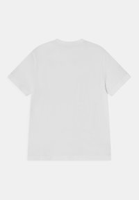 Effen wit T-shirt met korte mouwen, plat gelegd, zodat de achterkant zichtbaar is. Het heeft een ronde halslijn en geen zichtbare logo's of ontwerpen.