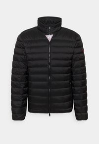 Zwarte pufferjas met rits, verticaal doorgestikt ontwerp, opstaande kraag en logopatch op de borst. Voorzien van gewatteerde, gestructureerde mouwen.