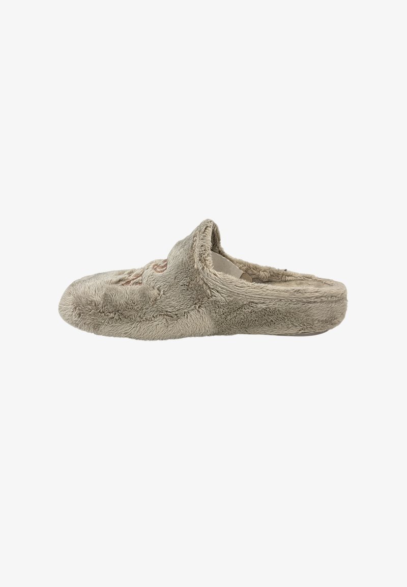 Nepbont slippers in lichtgrijs, met open achterkant en ronde neus, voorzien van een zachte textuur met decoratieve stiksels. Lichtgewicht en met een comfortabele voering.