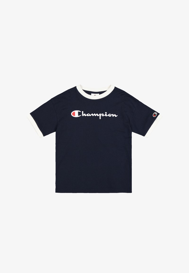 Camiseta de algodón azul marino con cuello y puños en blanco, gran logo "Champion" en blanco y pequeño parche del logo en la manga derecha.