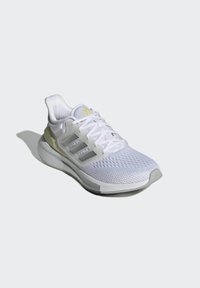 adidas Performance EQ21 biały