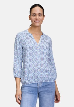 Hellbluse mit einem gemusterten Design, Dreiviertelärmel und V-Ausschnitt. Hergestellt aus einem weichen Stoff mit lockerer Passform.