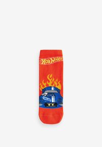 Orange bomullssocka med en blå bildesign med lågor, och "Hot Wheels"-texten högst upp i gult.