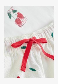 Ausgewählt, red ecru cherries