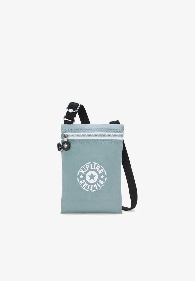 Borsa a tracolla verde in tessuto con chiusura a zip, tracolla nera regolabile e logo circolare bianco con una stella e del testo.