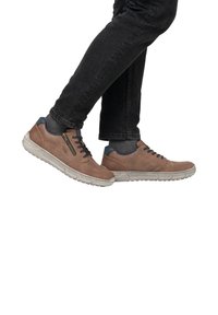 Rieker Sportlicher Schnürer - brun