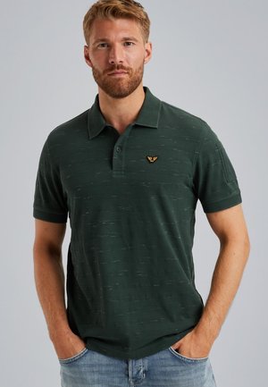 Polo shirt verde scuro con un motivo testurizzato, patta con tre bottoni, maniche corte e un piccolo logo ricamato sul petto.