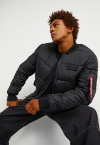 Alpha Industries - MA-1 PUFFER BOMBER - Bomberjacks - black Miniatuurafbeelding 1