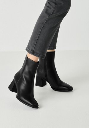 Tamaris, STIEFELETTE - Støvletter - black leather