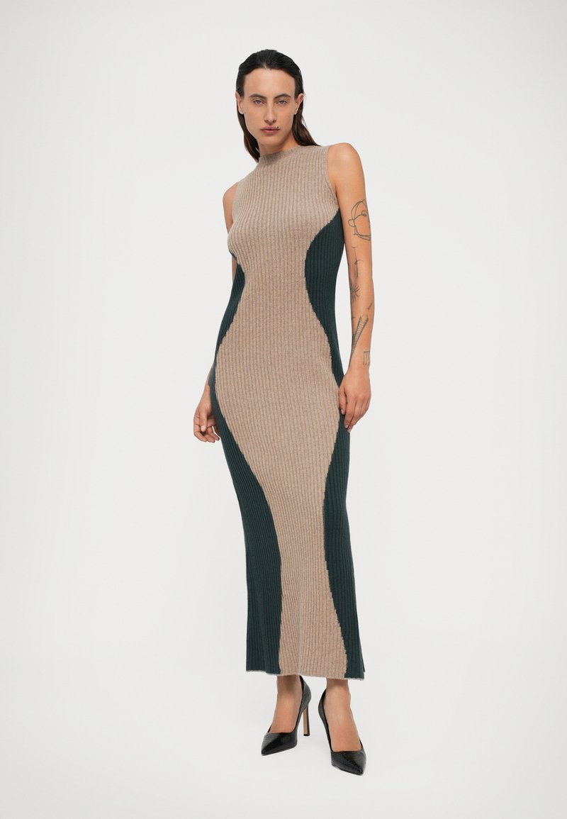 kseniaschnaider knitted dress Ksenia Schnaider WAVY - Jumper dress - beige/dark green/beige