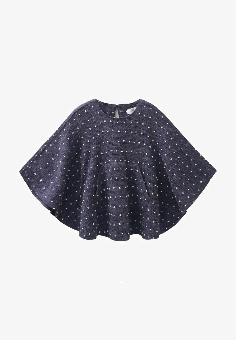 Poncho tricoté bleu foncé avec des pois blancs, manches larges, col rond et fermeture par bouton au dos.