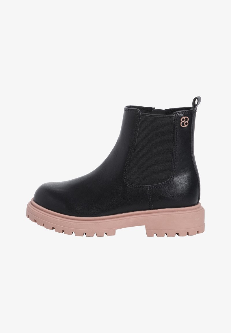 Botte noire en cuir jusqu'à la cheville avec une semelle en caoutchouc rose épaisse, des panneaux élastiques sur les côtés et une boucle à l'arrière pour un enfilage facile.