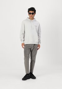 AllSaints UNDERGROUND HOODY - Felpa con cappuccio - pearl grey