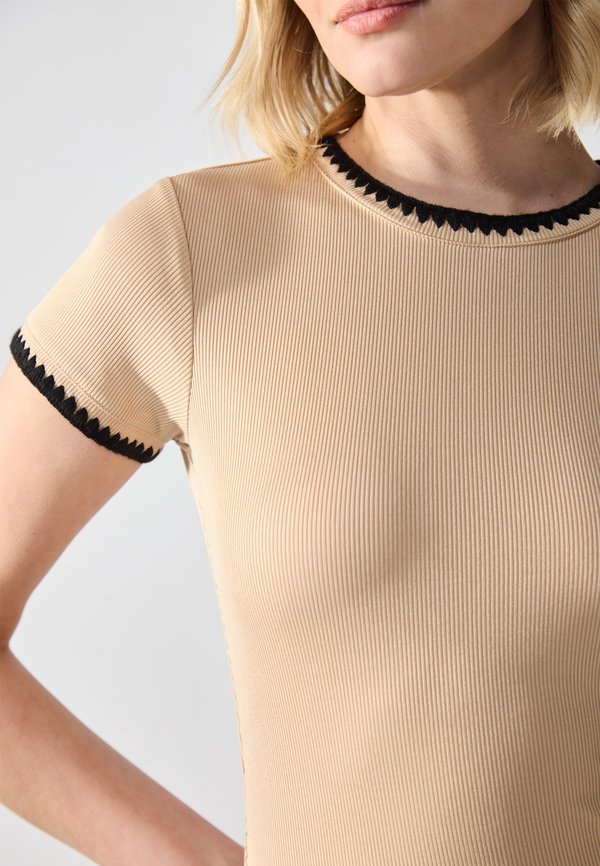 Basic T-shirt - irish cream2