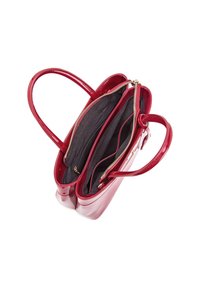 Borsa a mano in pelle lucida rossa con due manici, dotata di chiusura a zip e presenta più scomparti interni foderati in tessuto nero.