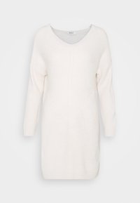 Sweter z długim rękawem i dekoltem w serek w kolorze kremowym. Charakteryzuje się fakturowanym wzorem dzianiny oraz luźnym krojem. Prosty fason bez zdobień czy akcentów.