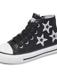 Sneakers alta neri in pelle, con applicazioni a forma di stella argentata, lacci neri e punta in gomma bianca con suola caratterizzata da un motivo testurizzato.