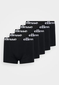 Svarta bomullskalsonger med vit "ellesse" loggade midjeband. Fem par visas upp, med en slät struktur och en åtsittande design.