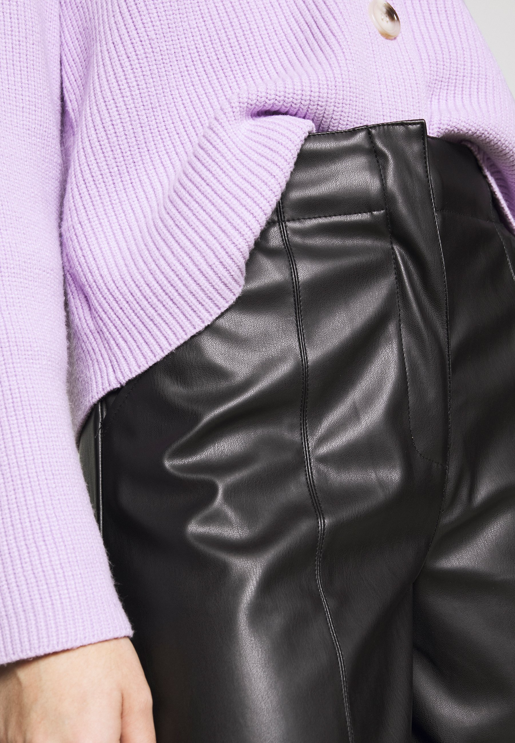 Who What Wear THE VEGAN CULOTTE Bukse blacksvart Who What Wear THE VEGAN CULOTTE - Bukse - black