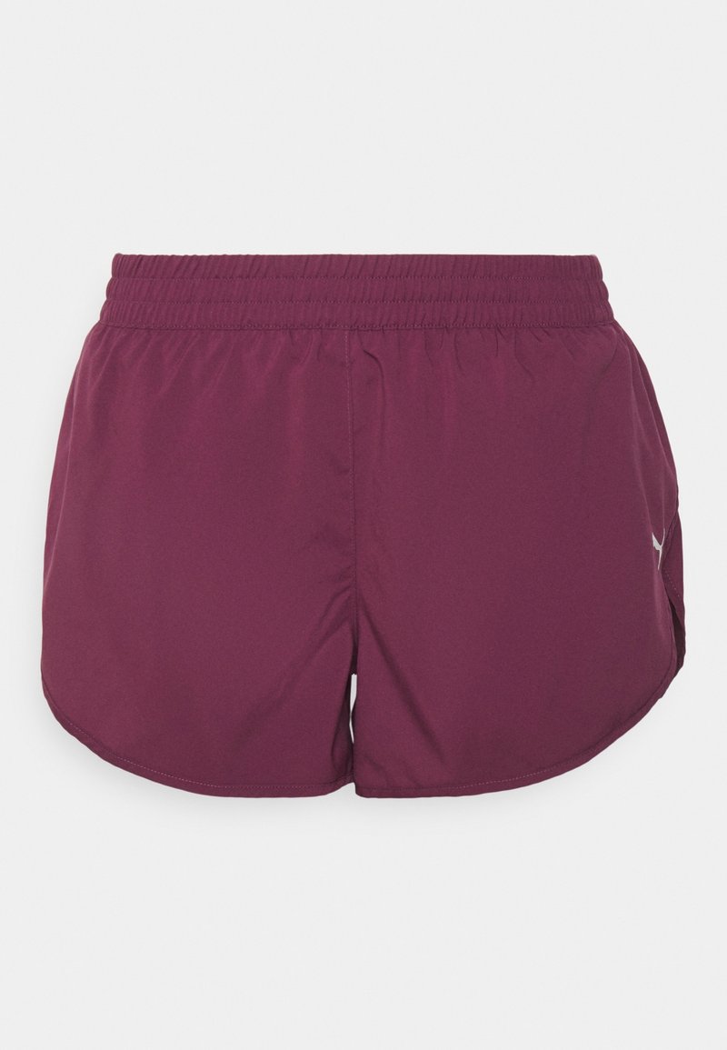Mörkröda sportshorts med elastisk midja, med en slät textur och en liten sidosspricka för bättre rörelsefrihet.