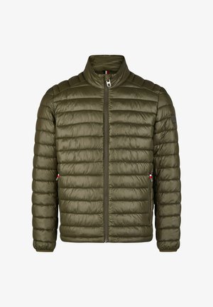 Olivgrüne gepolsterte Jacke mit hohem Kragen, durchgehendem Reißverschluss und elastischen Bündchen. Sie verfügt über eine horizontale Steppoptik und seitliche Taschen.