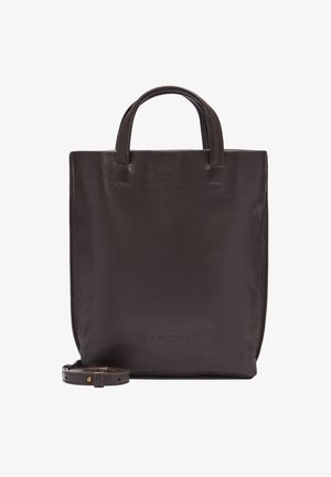 Dunkelbraune Leder-Tote mit zwei Griffen und glatter Textur; verfügt über einen abnehmbaren Schulterriemen und dezente Markenkennzeichnung auf der Vorderseite.