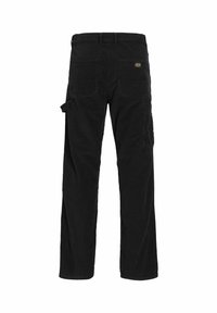 Zwarte corduroy cargobroek met een recht model, voorzien van meerdere zakken en een klein logo-detail op de achterkant. De textuur is geribd.