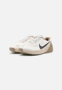 Nike Performance AIR ZOOM TR 1 - Edzőcipő - phantom/medium ash/khaki/lite orewood brown