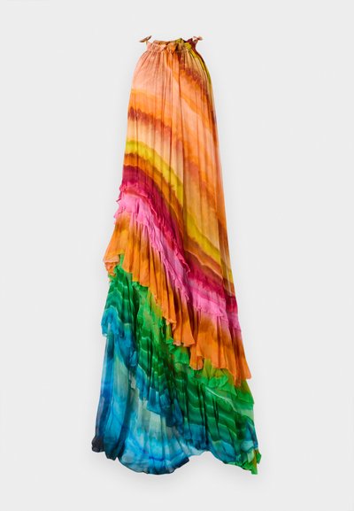 Multiforet maxi-kjole med drapering i halsen, der har en gradient af orange, pink, gul og grøn, med lagdelte flæser og blødt, gennemsigtigt stof.
