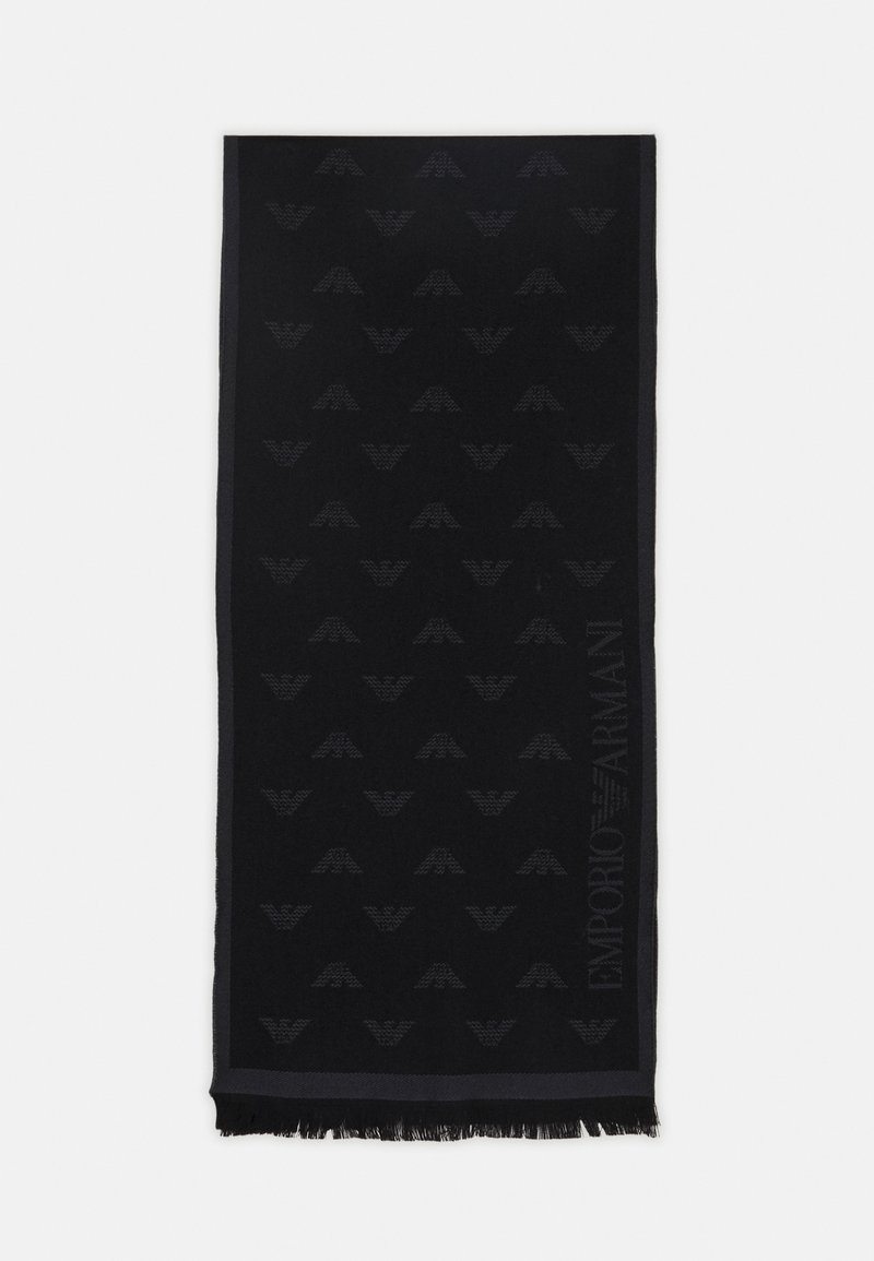 Sort tørklæde med et tonalt mønster af overlappende 'Eagle' logoer. Kanterne har en subtil fryns, med "EMPORIO ARMANI" vævet ind i sort.