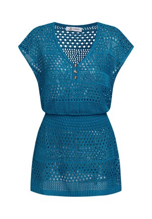 Niebieska krótka sukienka z szydełkowanego dziania z dekoltem w serek, trzema guzikami z przodu i elastycznym pasem.