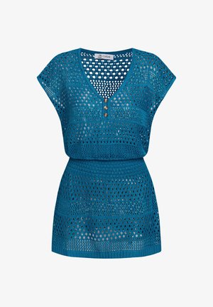 Vestido corto azul de punto crochet con escote en V, tres botones frontales y cinturilla elástica.