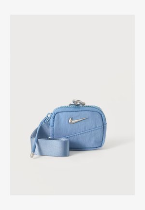Nike Sportswear, AURA EARBUDS CASE UNISEX - Otros accesorios - light blue