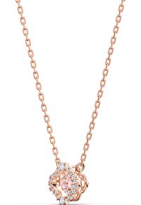 Collier en or rose avec une chaîne délicate et un pendentif floral, présentant une pierre rose centrale entourée de petits cristaux transparents.