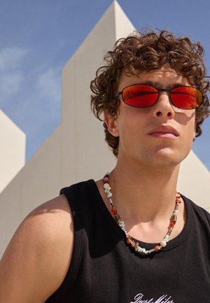 Bershka, POLARISED SPORTS SUNGLASSES - Slnečné okuliare - red