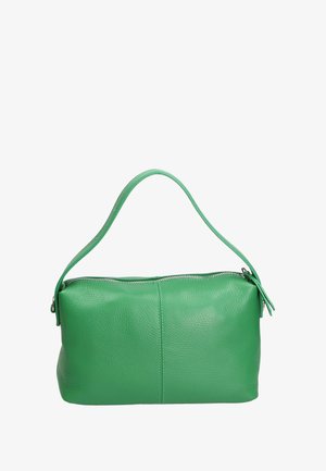 Groene leren handtas met een gladde textuur, ronde vorm en een enkele lange schouderriem. Voorzien van een ritssluiting aan de bovenkant en geen merkbare patronen.