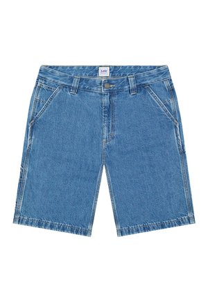 Blå denimshorts med forlommer, bæltestropper og lukning med knap, mærket med en Lee-label ved taljen.