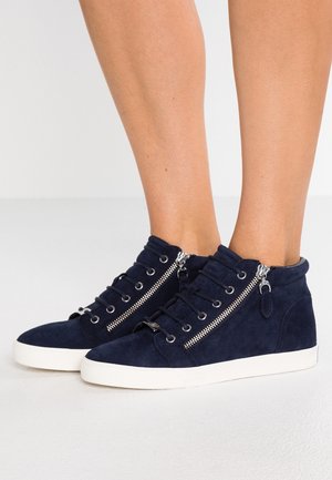 Sneakersy wysokie
