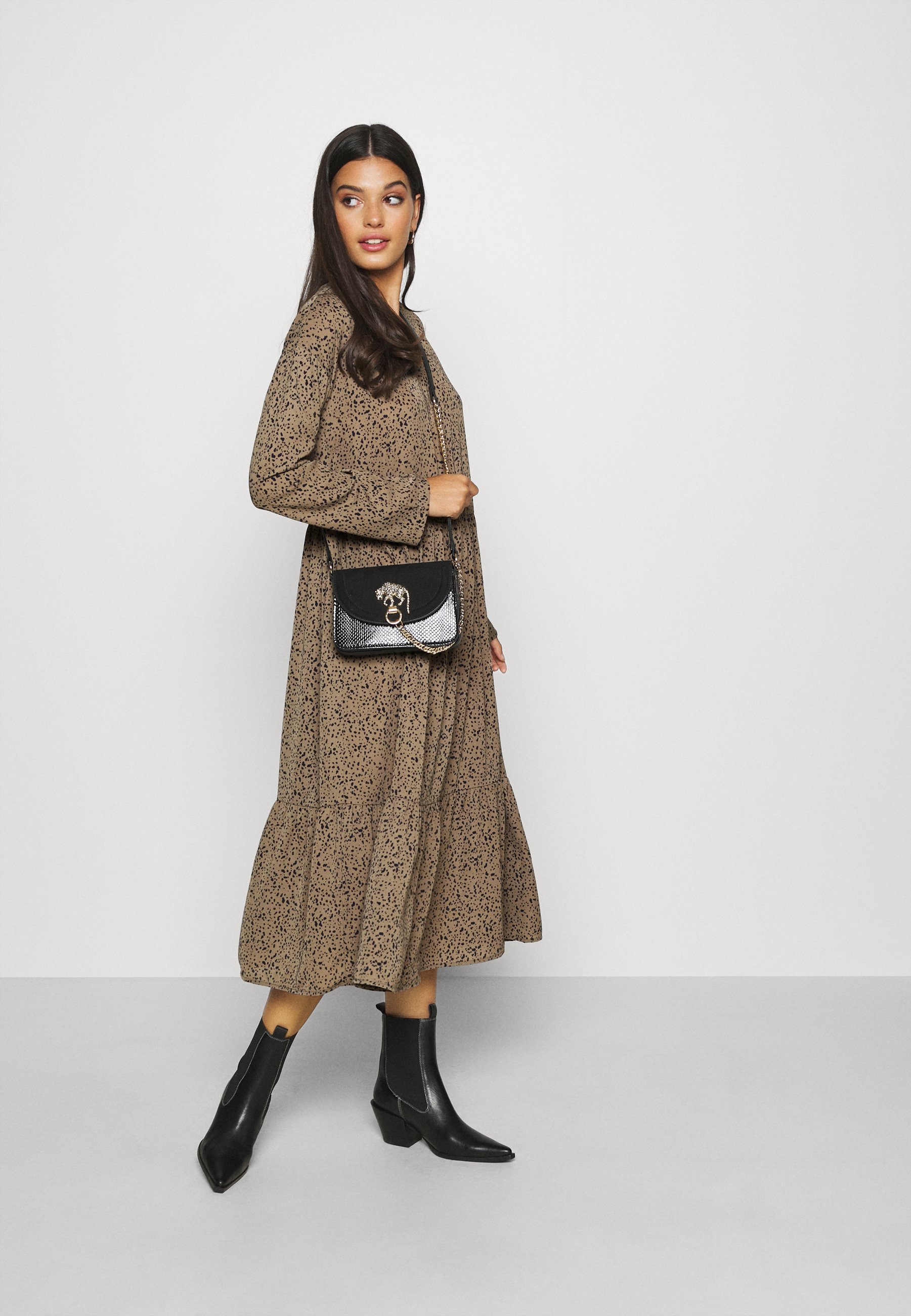 Noisy May NMKATJA LOOSE DRESS Kjole kalamatanavy Noisy May NMKATJA LOOSE DRESS Kjole kalamatanavy