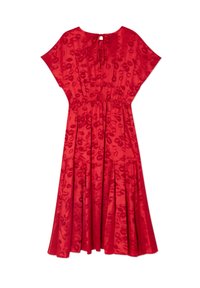 Robe midi rouge à manches courtes, taille élastique, motif discret d'imprimé lèvres et fermeture à nouer dans le dos au niveau de l'encolure.